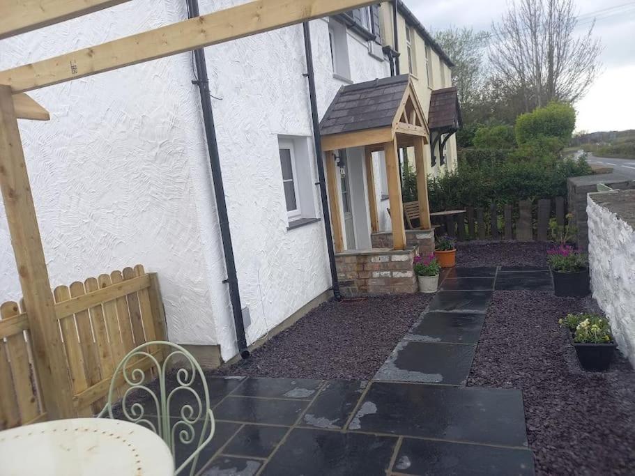 Cosy 2 Bed Cottage Between Snowdonia And The Sea Llandegai Εξωτερικό φωτογραφία